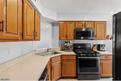 142 Riverbend Dr, North Brunswick Township, NJ 08902 - Photo 11