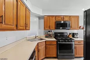 142 Riverbend Dr, North Brunswick Township, NJ 08902 - Photo 11