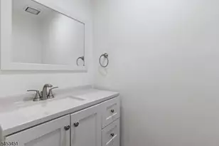 142 Riverbend Dr, North Brunswick Township, NJ 08902 - Photo 21