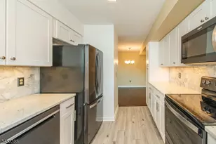 8 Ashley Ct, Bedminster Township, NJ 07921 - Photo 11