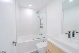 5 Harbor Front Plaza, Elizabeth, NJ 07206 - Photo 23