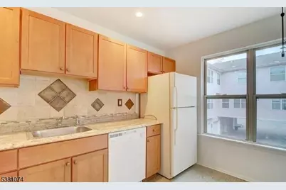 500 Great Beds Ct, Perth Amboy, NJ 08861 - Photo 5