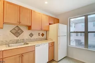 500 Great Beds Ct, Perth Amboy, NJ 08861 - Photo 5