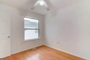 500 Great Beds Ct, Perth Amboy, NJ 08861 - Photo 9