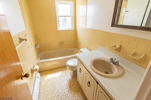 19 Village Pl, Secaucus, NJ 07094 - Photo 21