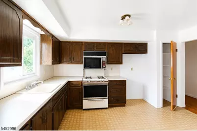 19 Village Pl, Secaucus, NJ 07094 - Photo 7