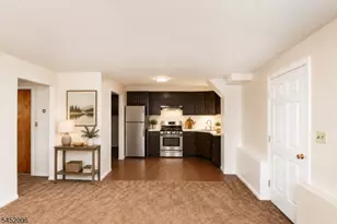 19 Village Pl, Secaucus, NJ 07094 - Photo 15