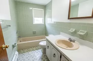19 Village Pl, Secaucus, NJ 07094 - Photo 23