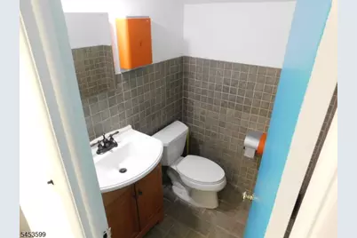 107 Stuyvesant Ave, Lyndhurst Township, NJ 07071 - Photo 5