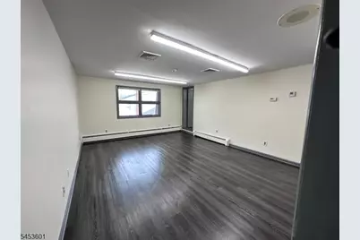 107 Stuyvesant Ave, Lyndhurst Township, NJ 07071 - Photo 3