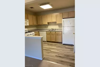 220 Cambridge Ct, Clifton, NJ 07014 - Photo 3