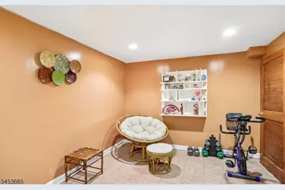 10 Independence Dr, Roselle, NJ 07203 - Photo 31