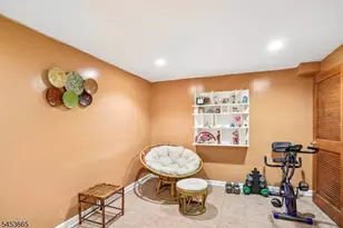10 Independence Dr, Roselle, NJ 07203 - Photo 31