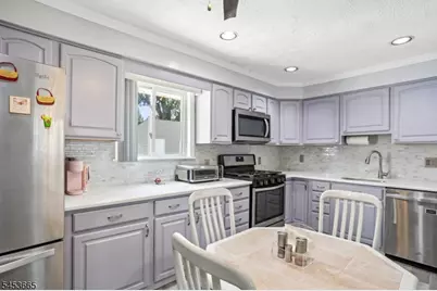 10 Independence Dr, Roselle, NJ 07203 - Photo 3