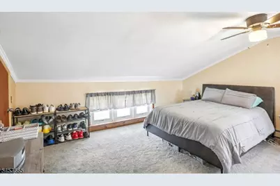 10 Independence Dr, Roselle, NJ 07203 - Photo 13
