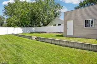 10 Independence Dr, Roselle, NJ 07203 - Photo 41