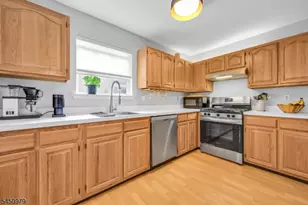 154 Vista Dr, Hanover Township, NJ 07927 - Photo 9