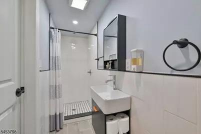 40 Scott Ter, Clifton, NJ 07013 - Photo 9