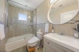 34 Garibaldi Ave, Newark, NJ 07114 - Photo 15