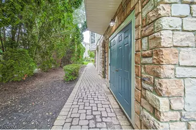 604 Turlington Ct #234, Livingston, NJ 07039 - Photo 3