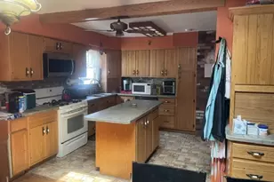 84 E Laurel St, Woodbridge Township, NJ 07064 - Photo 3