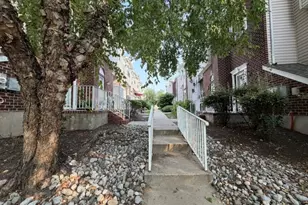 468 Great Beds Ct, Perth Amboy, NJ 08861 - Photo 3