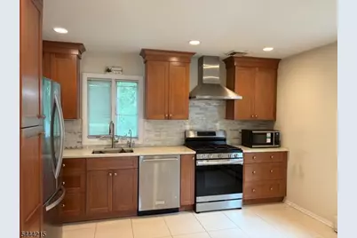 32 Pawnee Ave, Parsippany, NJ 07034 - Photo 3