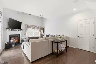 2 Bluffs Ct, Hamburg, NJ 07419 - Photo 7