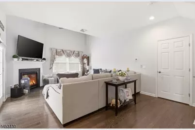 2 Bluffs Ct, Hamburg, NJ 07419 - Photo 5