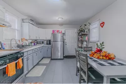 74 Lincoln Pl, Irvington, NJ 07111 - Photo 5