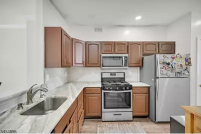200 Barringer Dr, Nutley, NJ 07110 - Photo 9