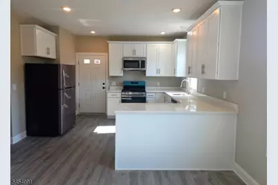 182 Chestnut St #2R, Nutley, NJ 07110 - Photo 1