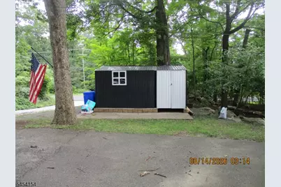 4 Mohawk Trl, Hopatcong, NJ 07821 - Photo 3