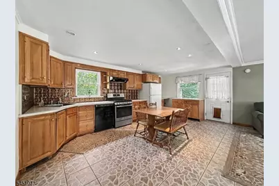 8 Martin Rd, Verona, NJ 07044 - Photo 5