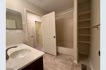 42 Burlington Ct, Hamburg, NJ 07419 - Photo 27