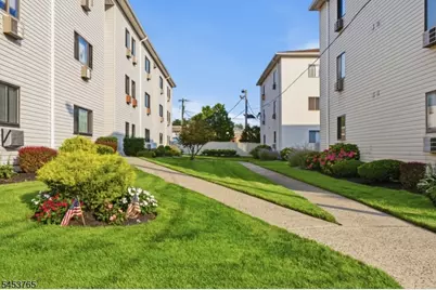 250 Grant Ave #5, Lyndhurst Township, NJ 07071 - Photo 5