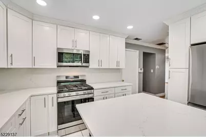 131 Bonney Ct, Bridgewater, NJ 08807 - Photo 11