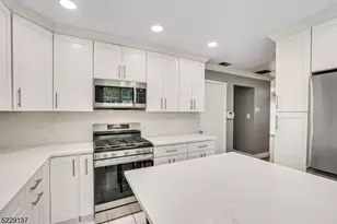 131 Bonney Ct, Bridgewater, NJ 08807 - Photo 11