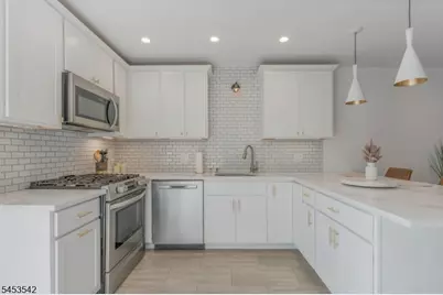 416 Willow Ct, Raritan Township, NJ 08822 - Photo 3