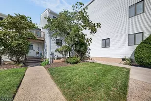 4 Pear Ct, Raritan Township, NJ 08822 - Photo 5
