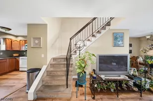 4 Pear Ct, Raritan Township, NJ 08822 - Photo 11