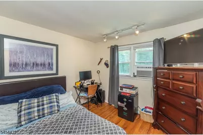 320 Horseneck Rd, Fairfield, NJ 07004 - Photo 17