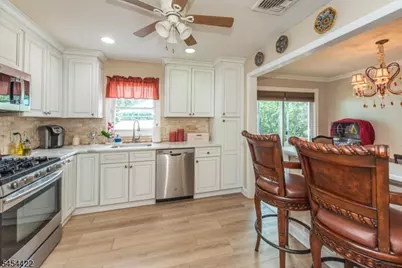 320 Horseneck Rd, Fairfield, NJ 07004 - Photo 9