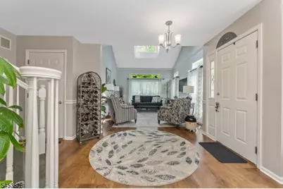 28 Pond Ridge Dr, Clinton, NJ 08809 - Photo 5