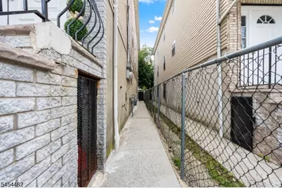 725 S 19th St, Newark, NJ 07103 - Photo 35