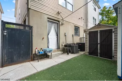 725 S 19th St, Newark, NJ 07103 - Photo 33