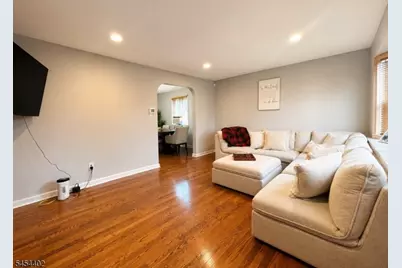 635 Robinson Ter, Union Township, NJ 07083 - Photo 3