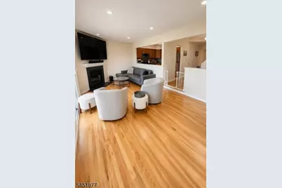 6 Mount Vernon Sq, Verona Twp., NJ 07044 - Photo 3