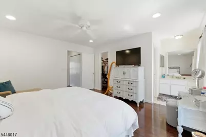 26 Alameda Ct, Eatontown Boro, NJ 07724 - Photo 23