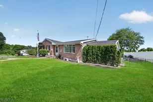 840 Lopatcong St, Belvidere, NJ 07823 - Photo 5